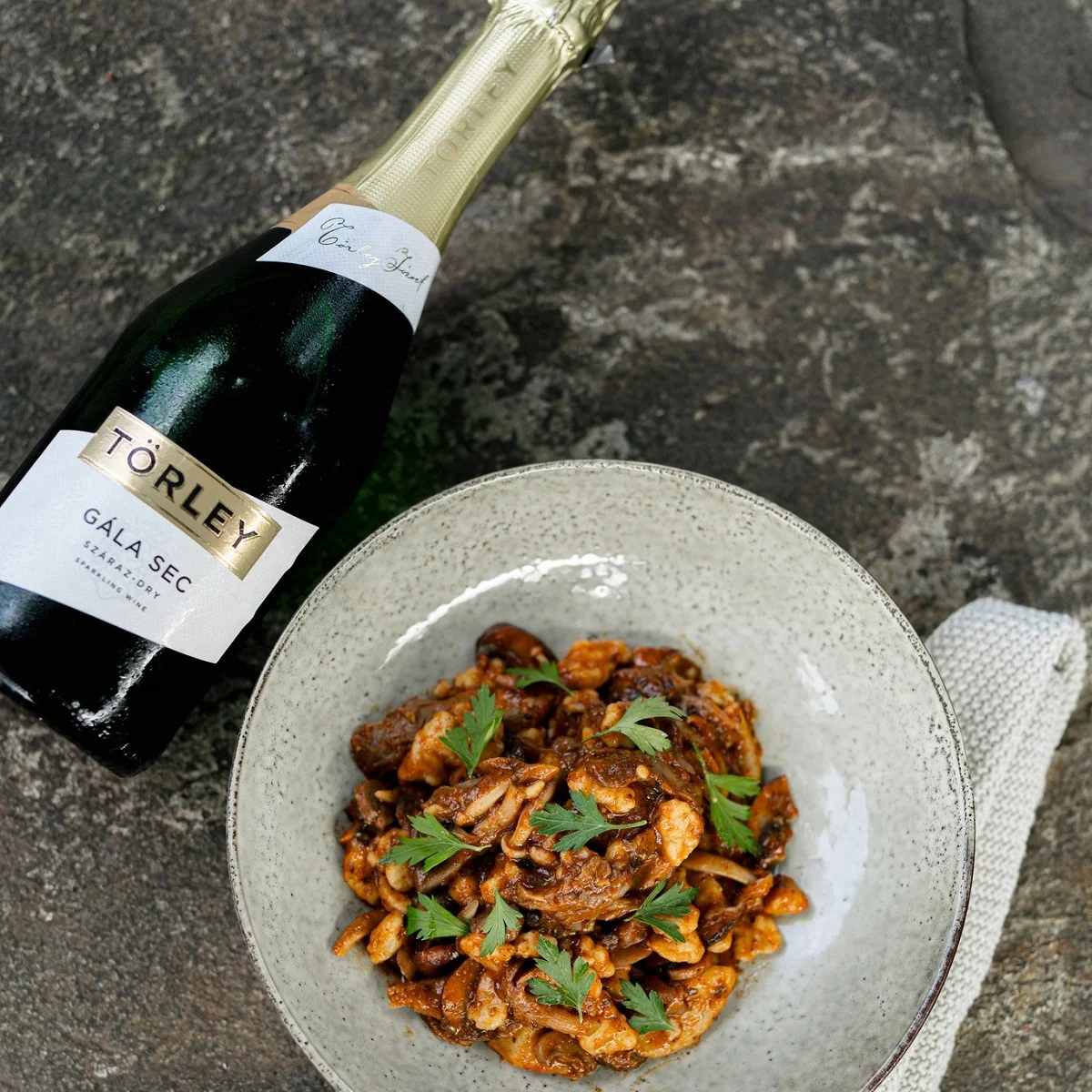 TÖRLEY Gala Sec Sparkling Wine - Image 3
